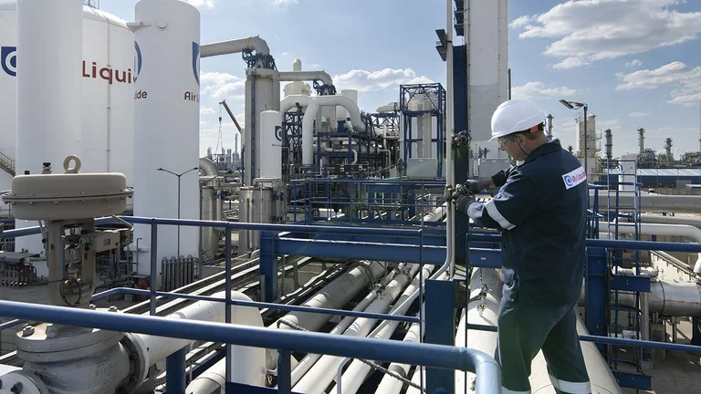 Contributing to South Africa's industrial decarbonization | Air Liquide ...